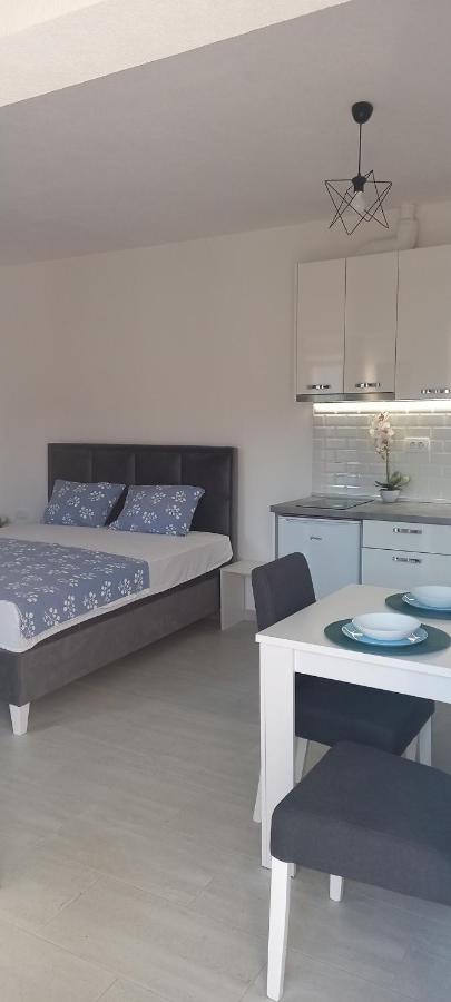 Bojan Apartment Игало Екстериор снимка