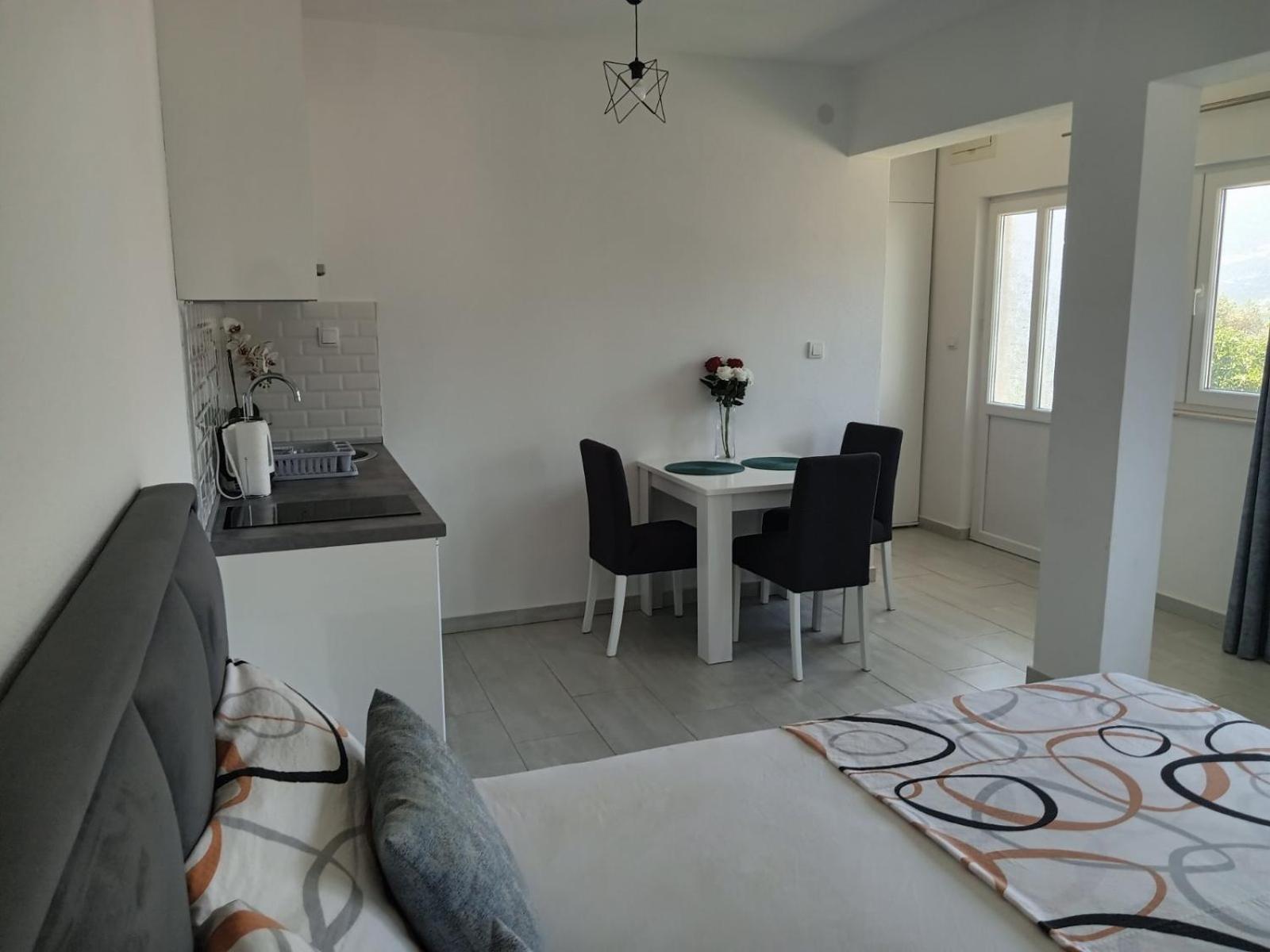 Bojan Apartment Игало Екстериор снимка