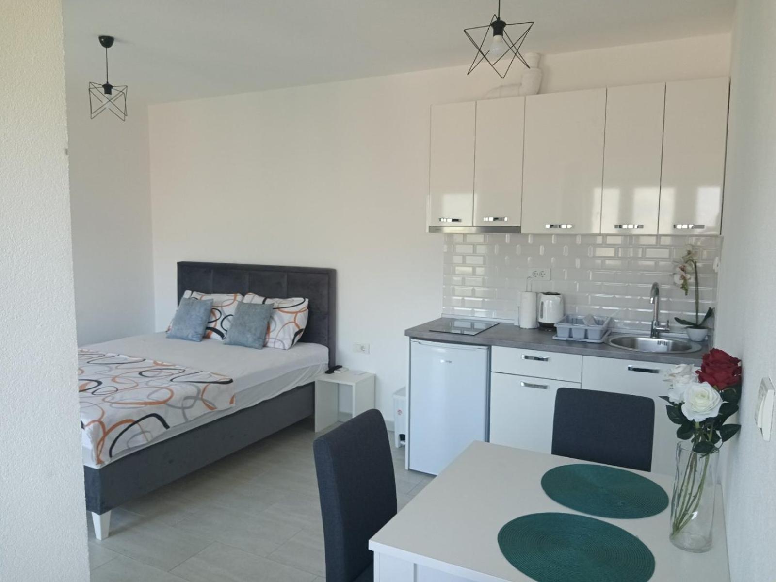 Bojan Apartment Игало Екстериор снимка