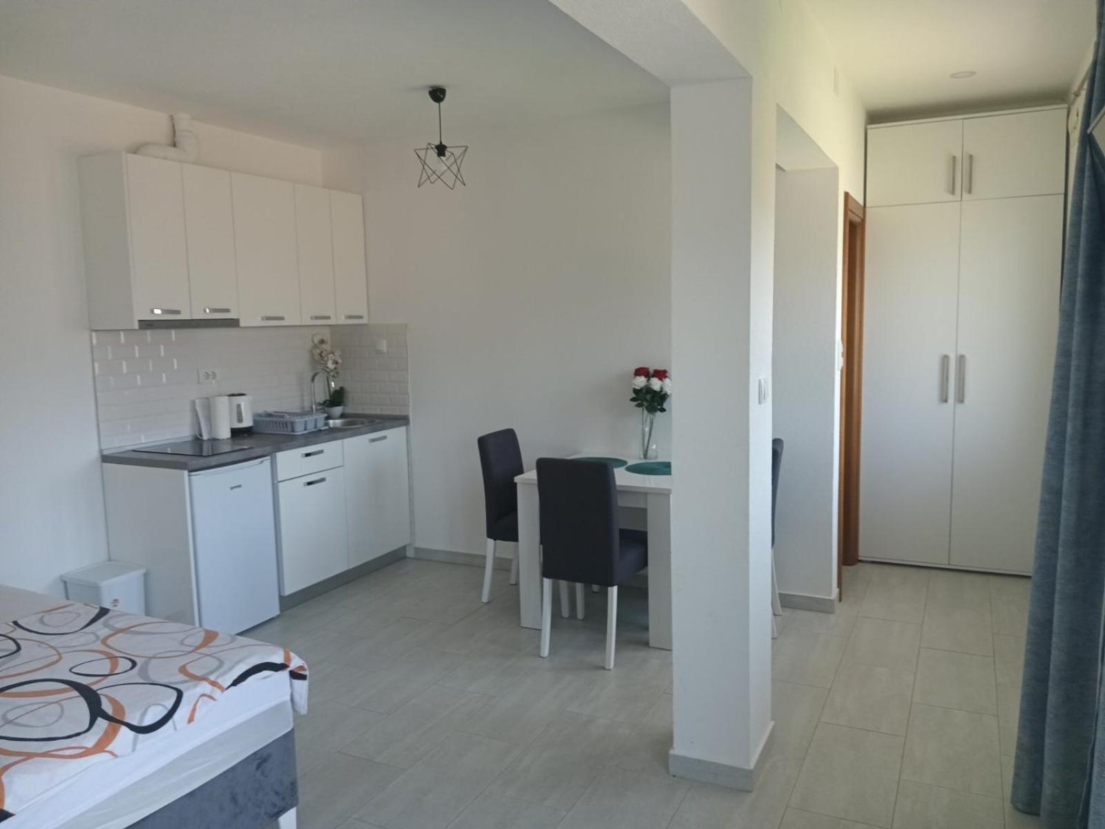 Bojan Apartment Игало Екстериор снимка
