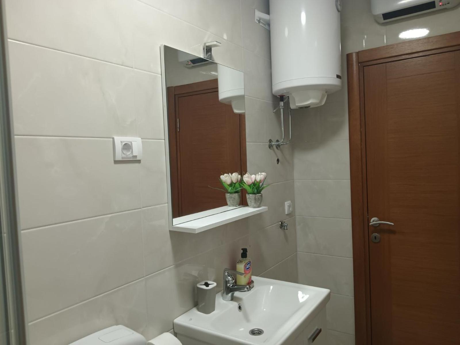 Bojan Apartment Игало Екстериор снимка
